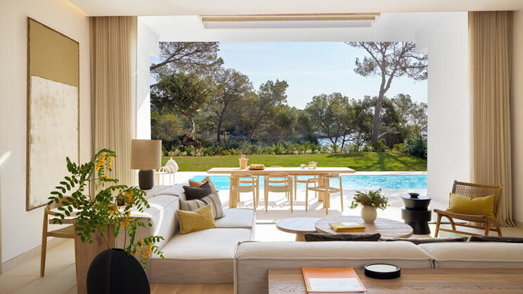  Deluxe Three Bedroom Residence Private Pool Front